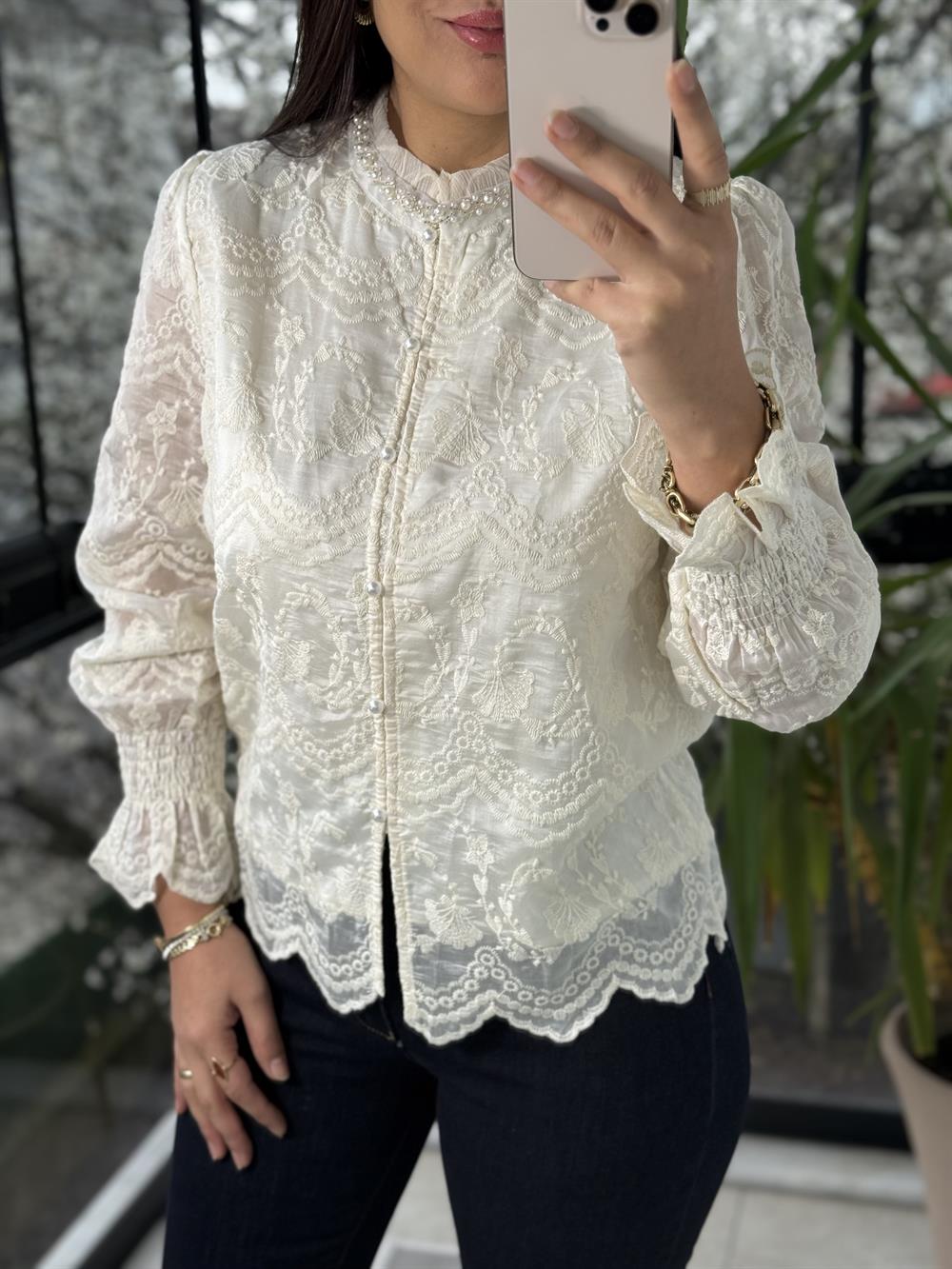 Yakası Sıra İncili Güpürlü Gömlek Ekru