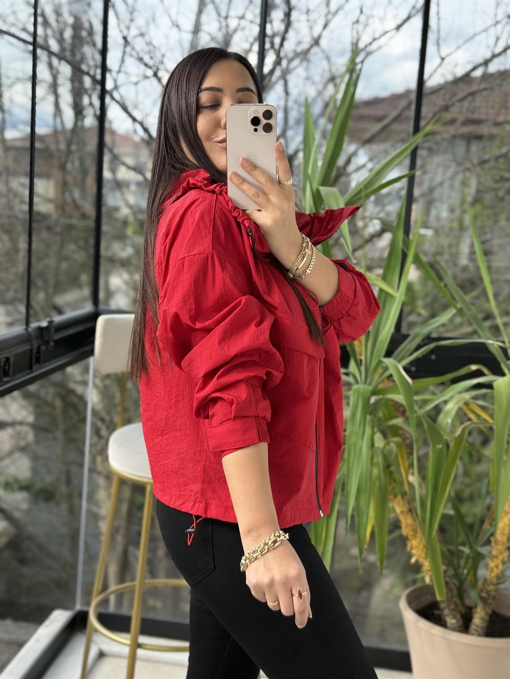 Yakası Büzgülü Yağmurluk Kırmızı