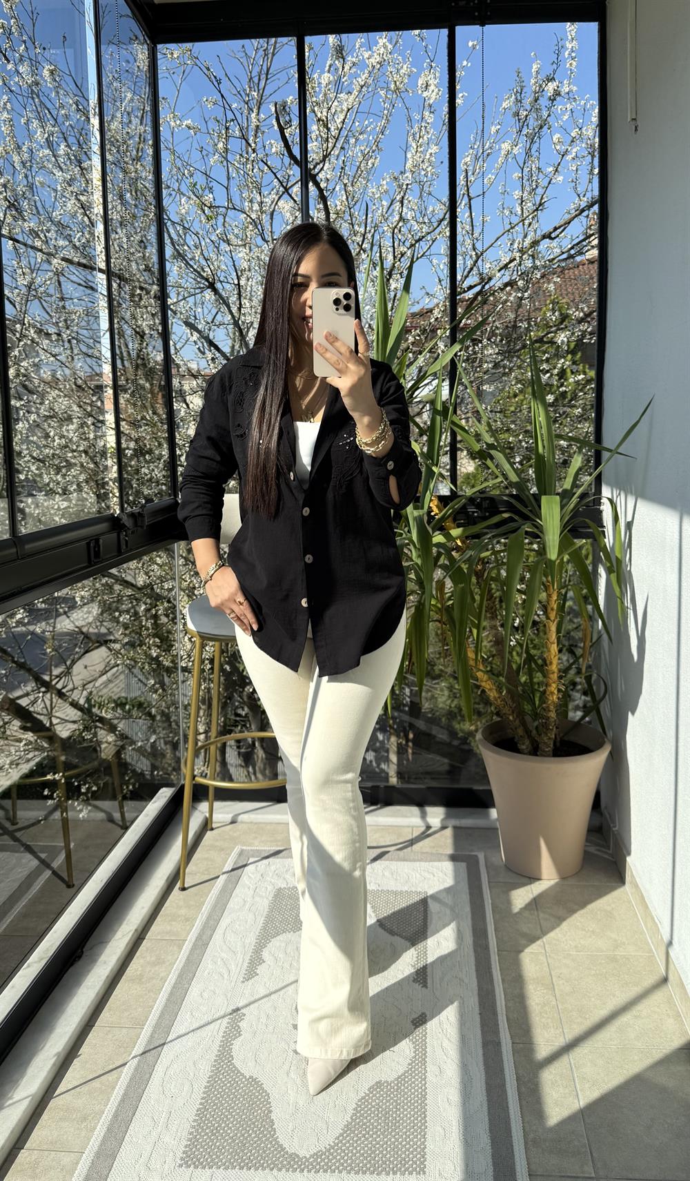 Omuzları ve Arkası Nakışlı Pamuklu Gömlek Siyah