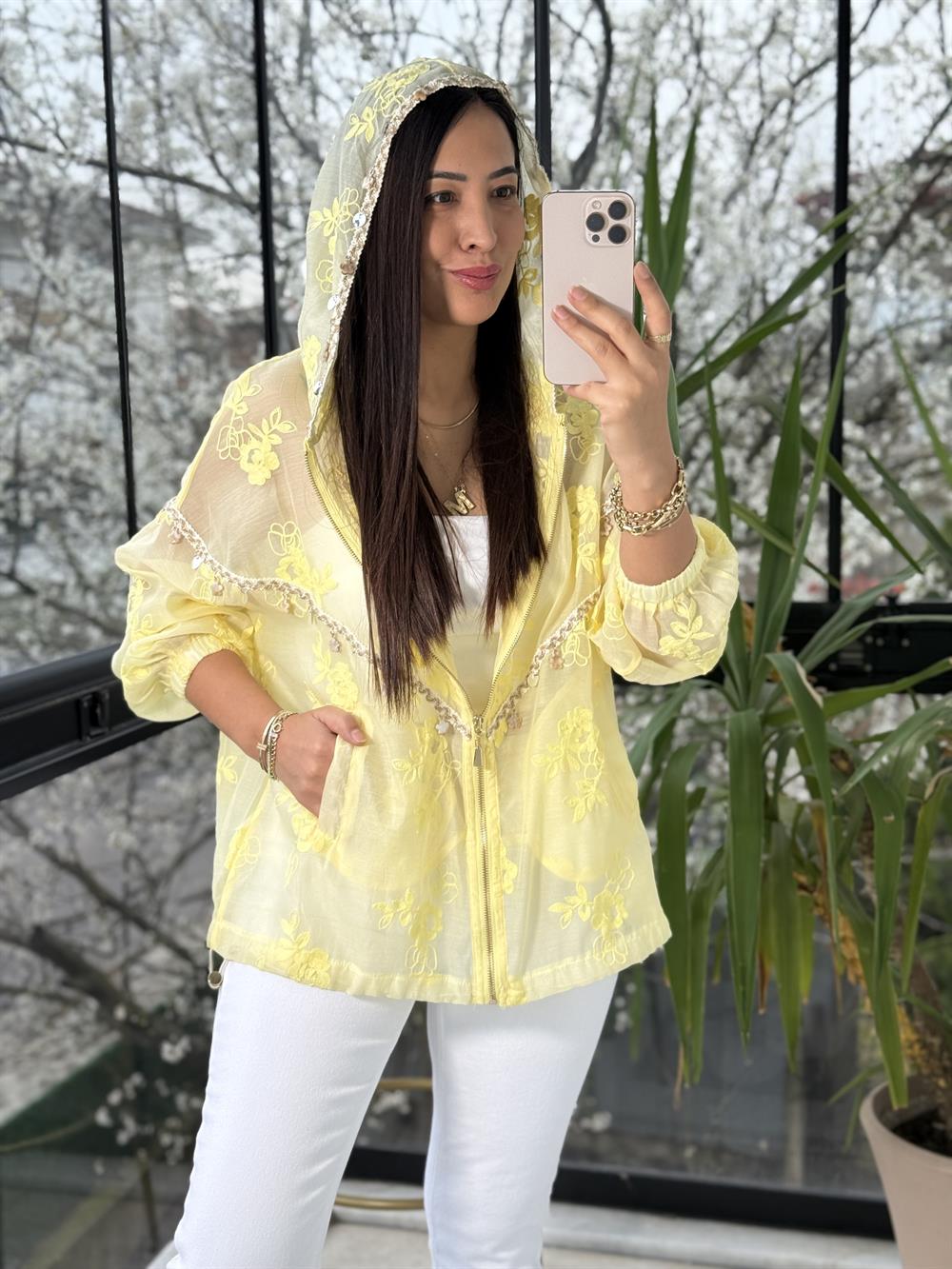 Pullu Nakışlı Ceket Sarı