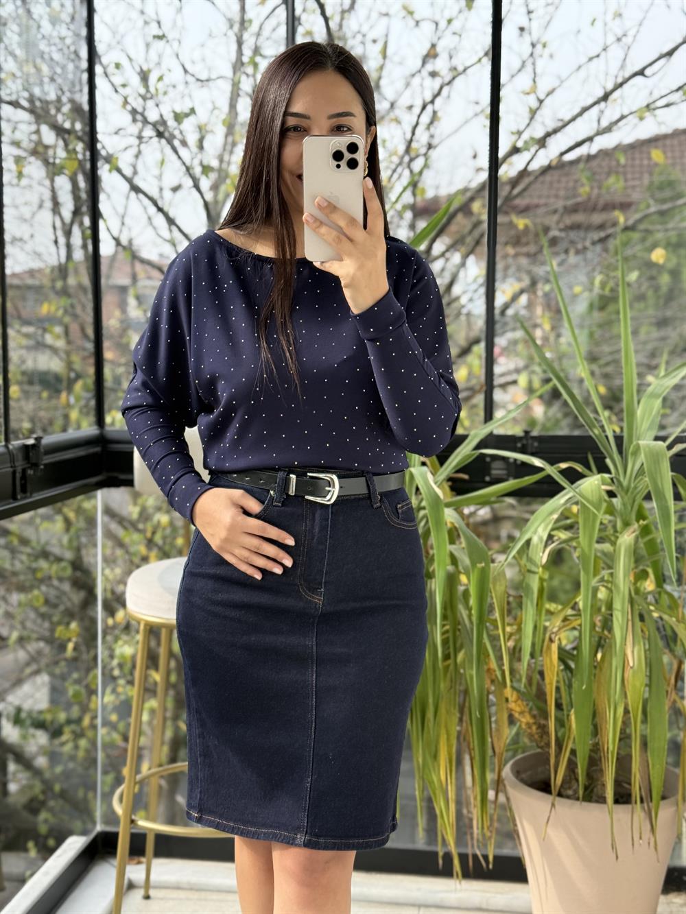 Full Taşlı Kayık Yaka Bluz Lacivert