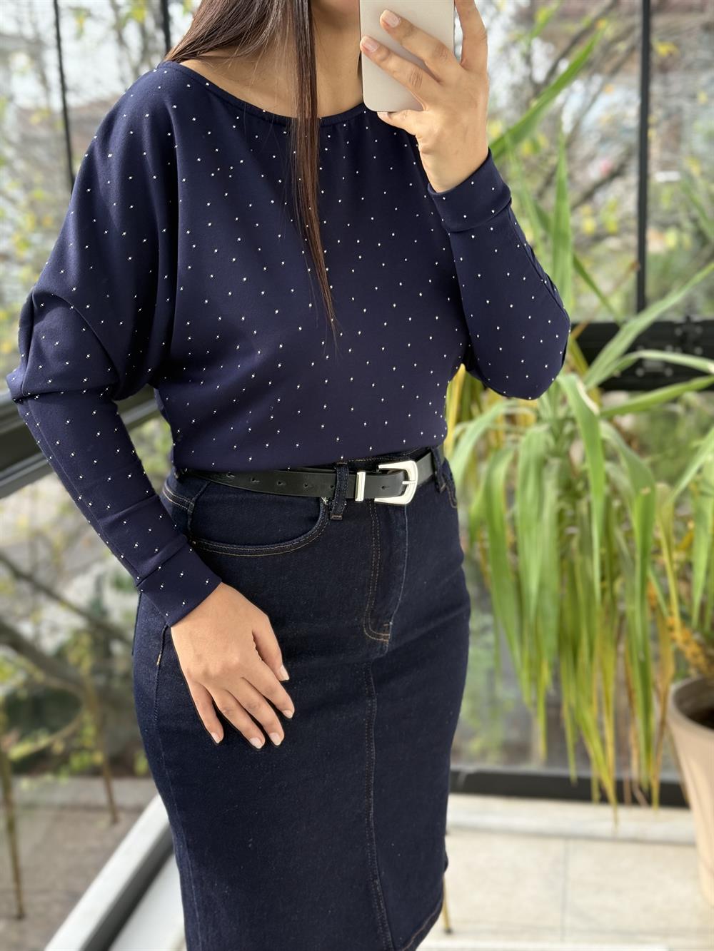 Full Taşlı Kayık Yaka Bluz Lacivert