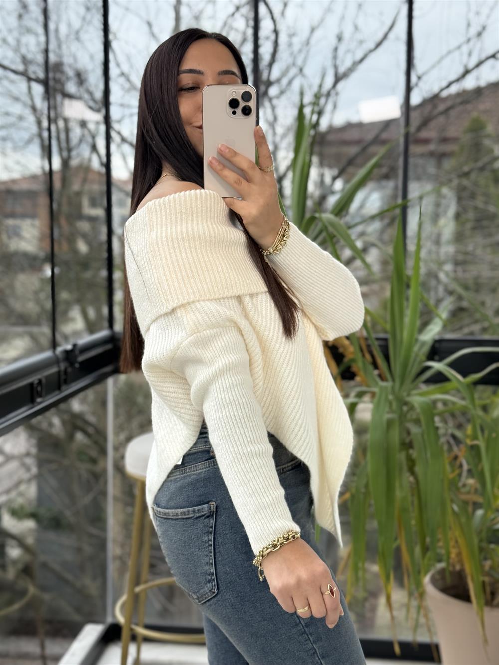 Madonna Yaka Asimetrik Kazak Krem