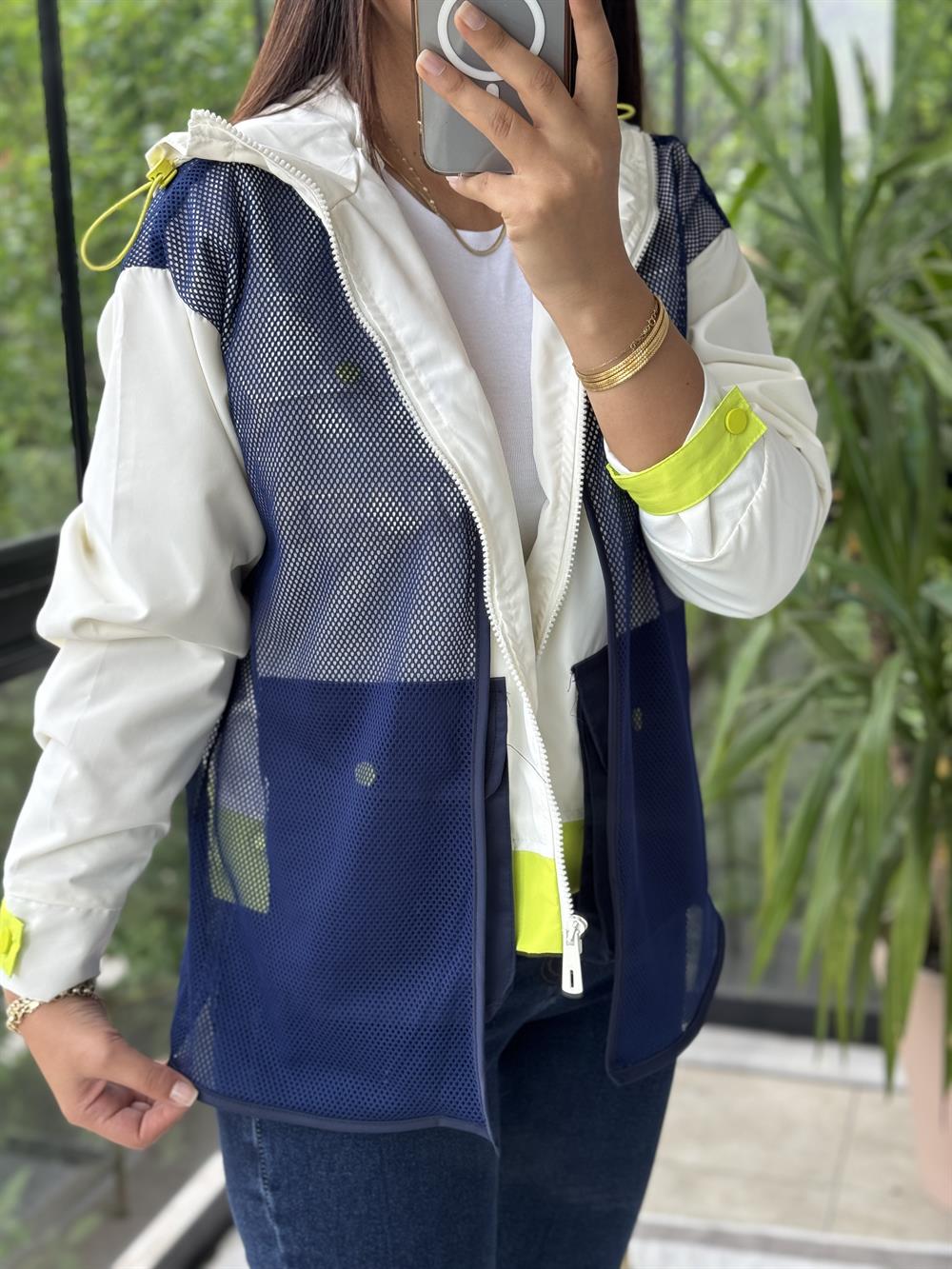 Fileli Yağmurluk Beyaz