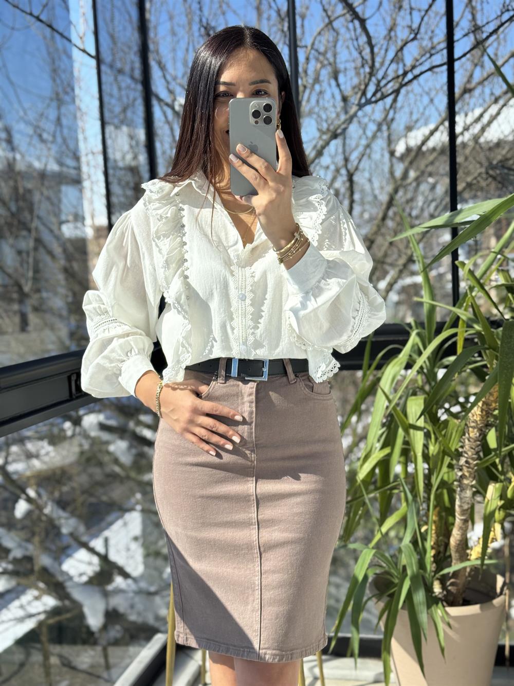 Fırfırlı Taş Detaylı Gömlek Beyaz