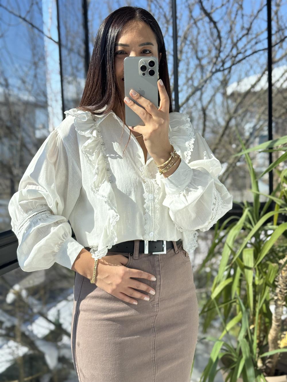 Fırfırlı Taş Detaylı Gömlek Beyaz