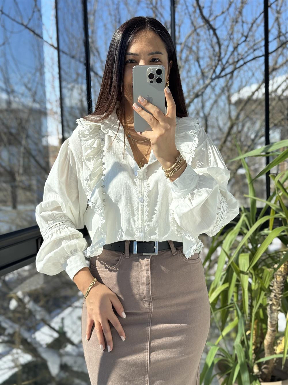 Fırfırlı Taş Detaylı Gömlek Beyaz