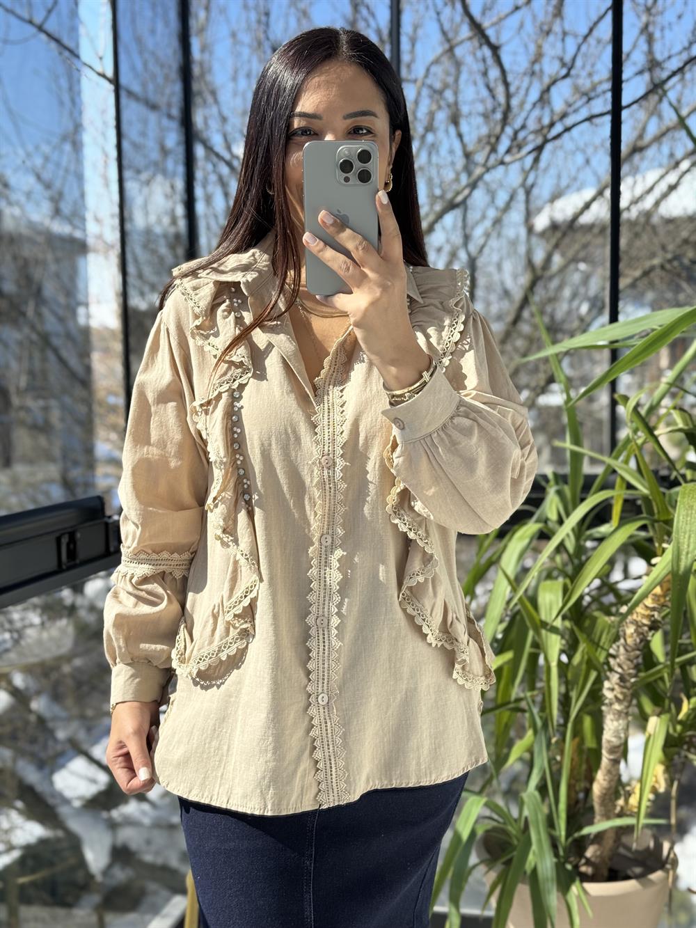 Fırfırlı Taş Detaylı Gömlek Bisküvi Kahvesi