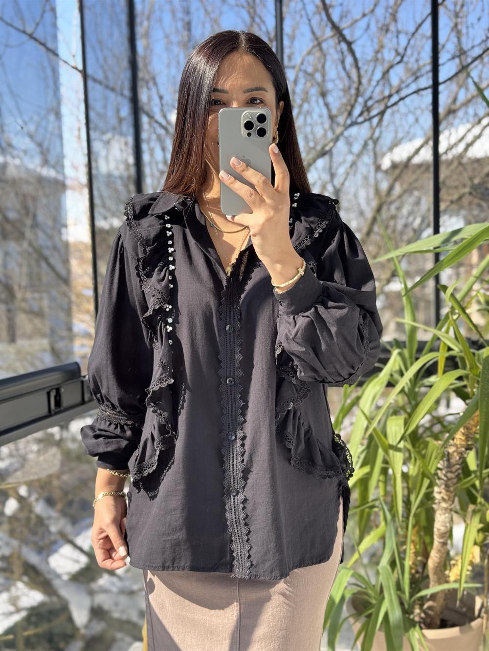 Fırfırlı Taş Detaylı Gömlek Siyah