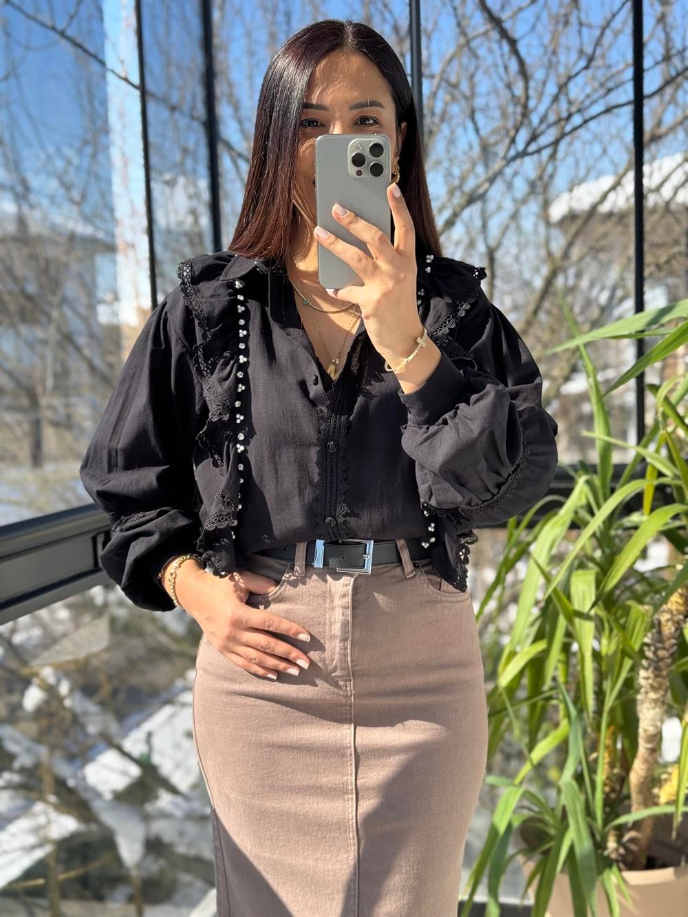 Fırfırlı Taş Detaylı Gömlek Siyah