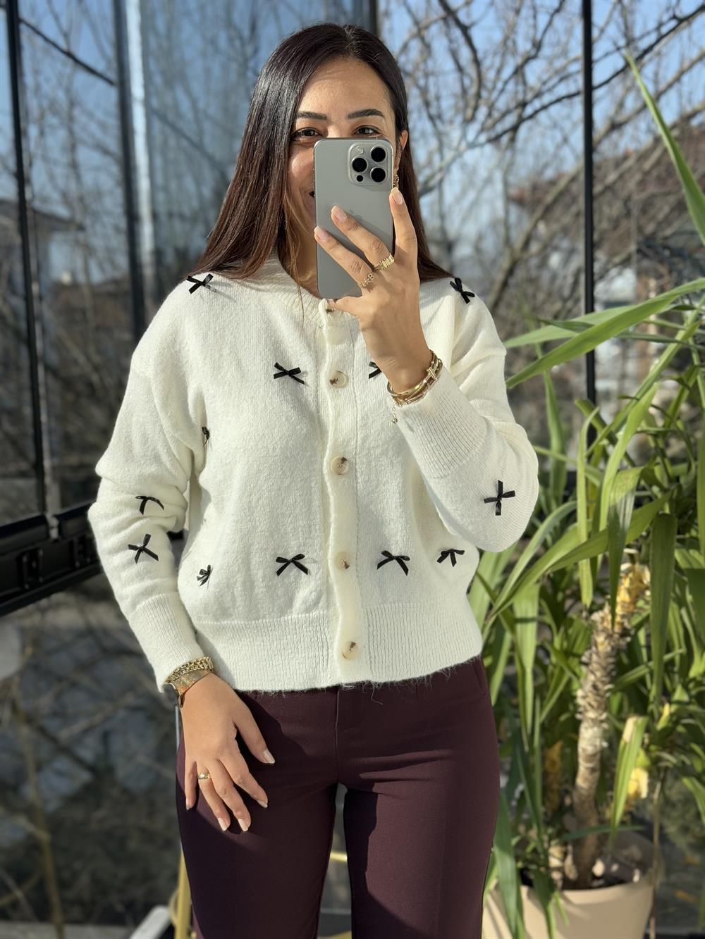 Fiyonklu Hırka Krem