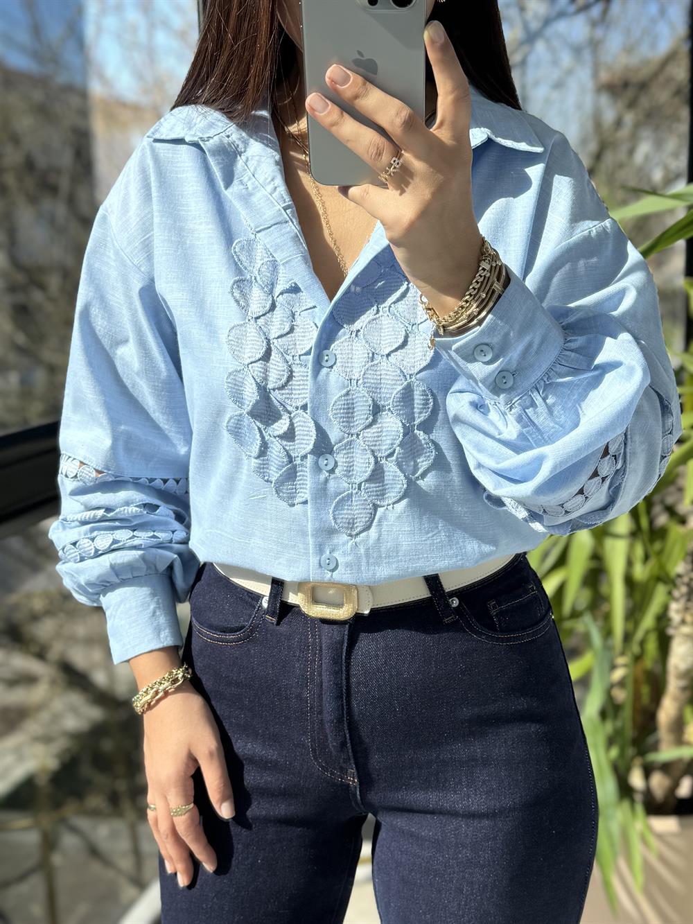 Göğüsü Kolları Yuvarlak Dantelli Gömlek Mavi