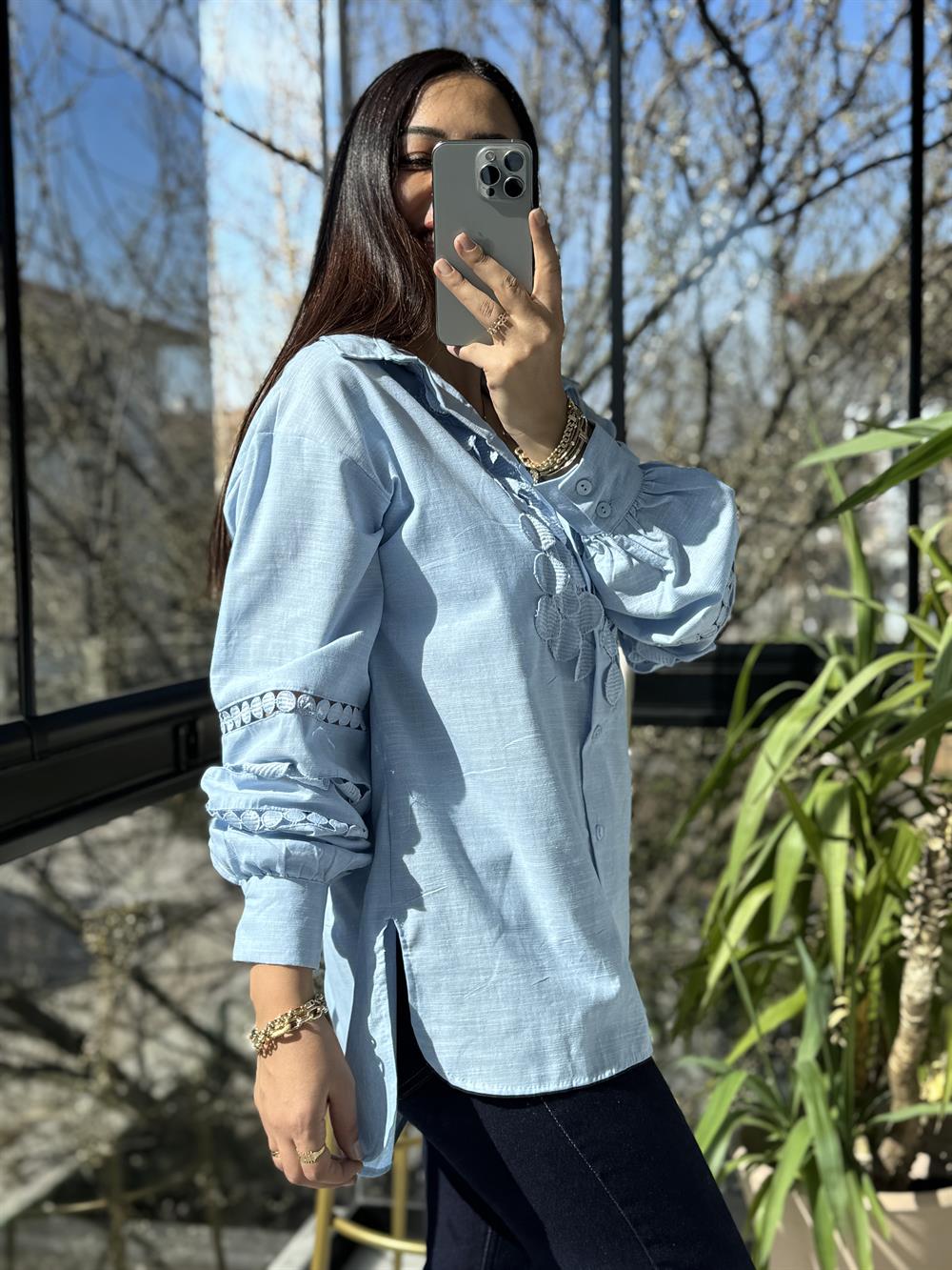 Göğüsü Kolları Yuvarlak Dantelli Gömlek Mavi