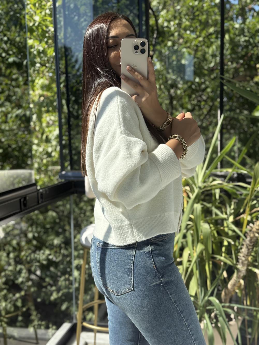 Gold Düğme Detaylı Yumoş Hırka Ekru