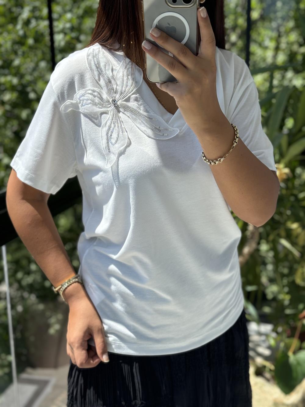 Gül Detaylı Tişört Beyaz