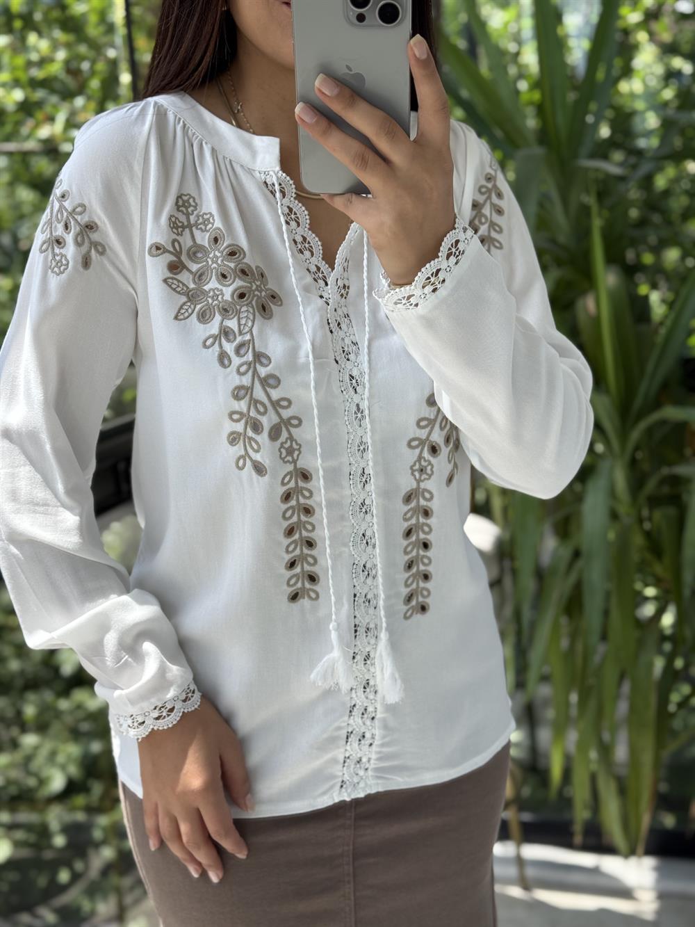 Güpürlü Nakışlı Bluz Vizon