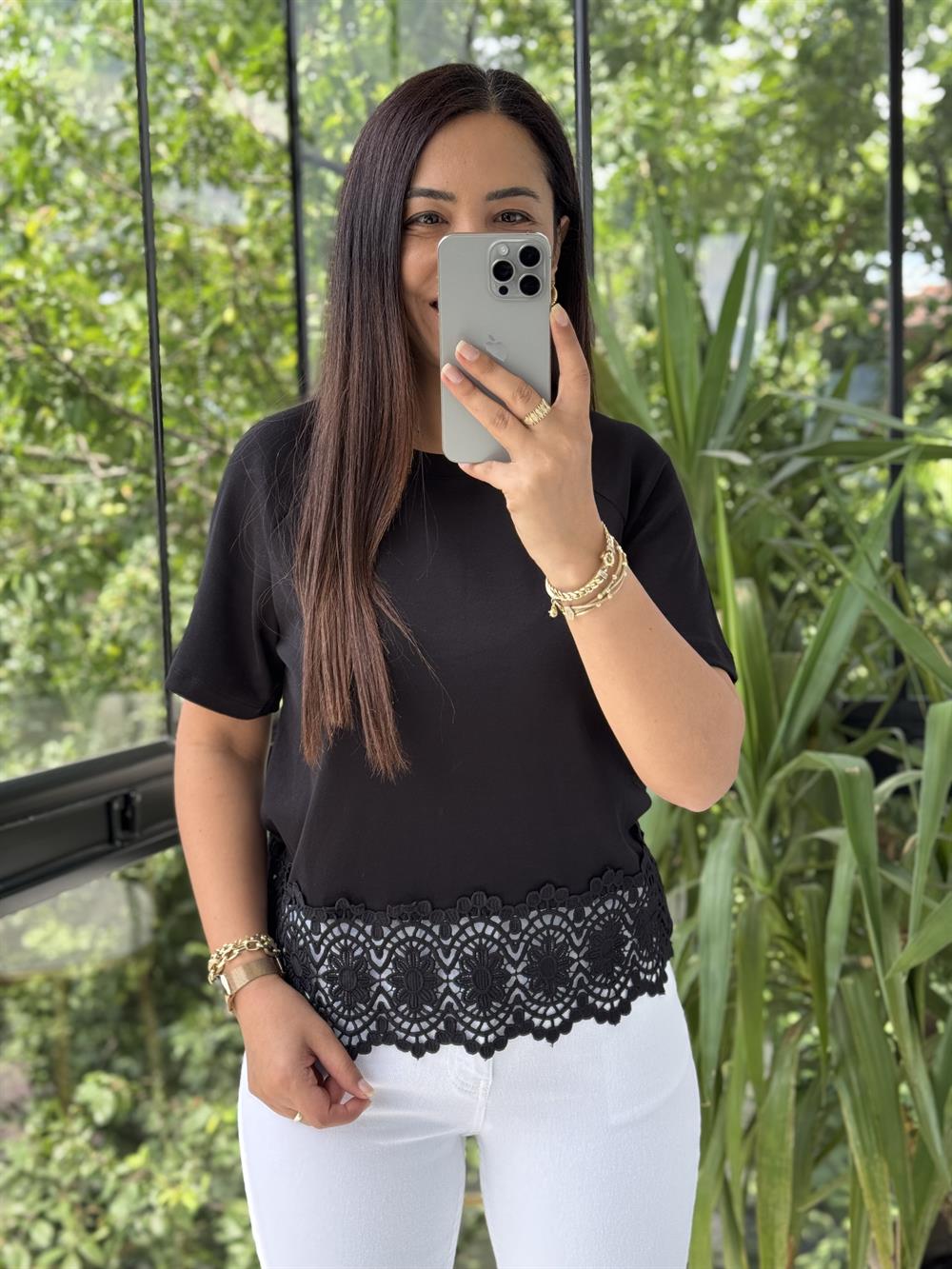 Altı Güpürlü Pamuklu Tişört Siyah