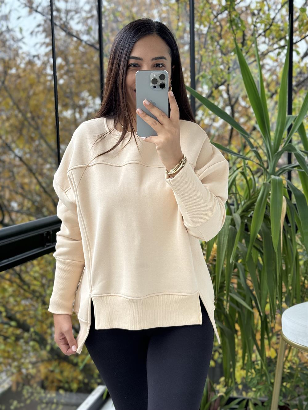 İki Önü Yırtmaçlı Sweatshirt Bej