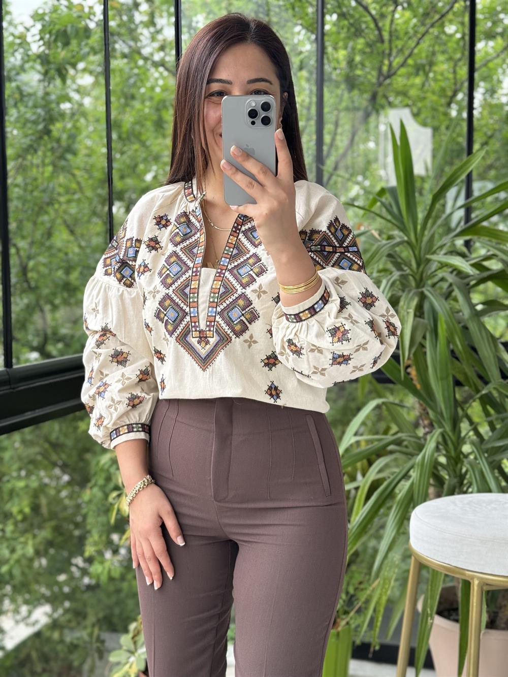 İşlemeli Nakışlı Gömlek Bej