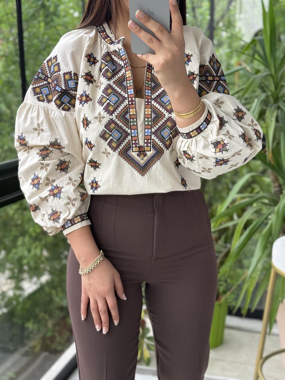 İşlemeli Nakışlı Gömlek Bej