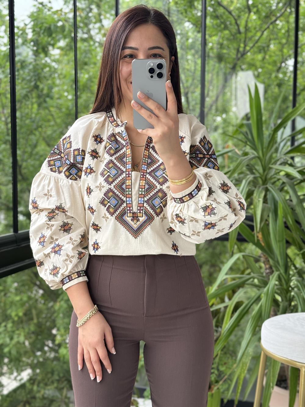 İşlemeli Nakışlı Gömlek Bej