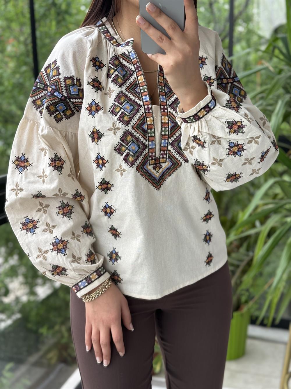 İşlemeli Nakışlı Gömlek Bej