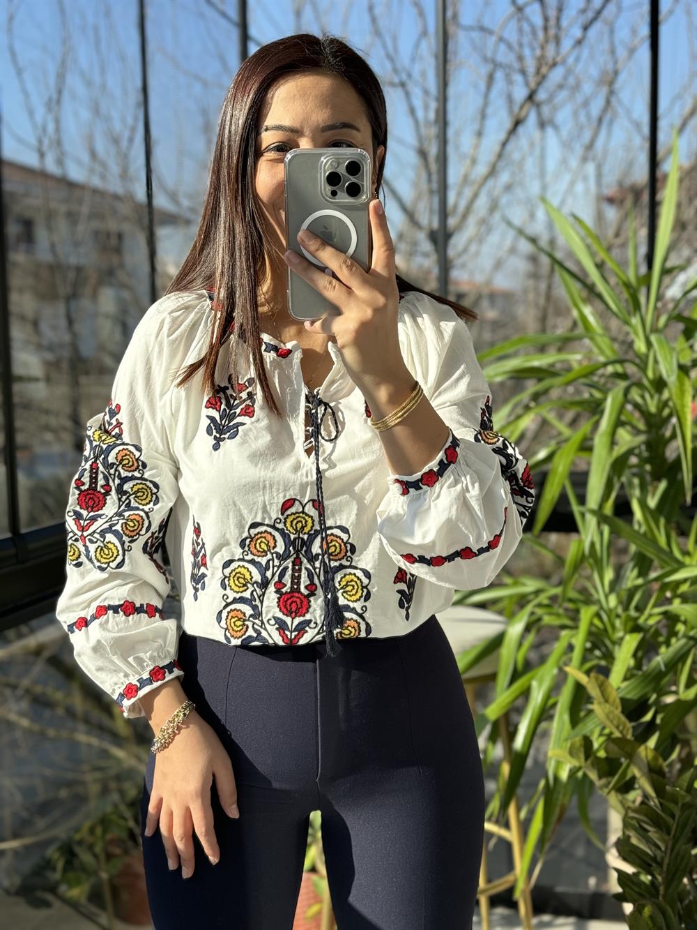 İşlemeli Nakışlı Gömlek Kırmızı