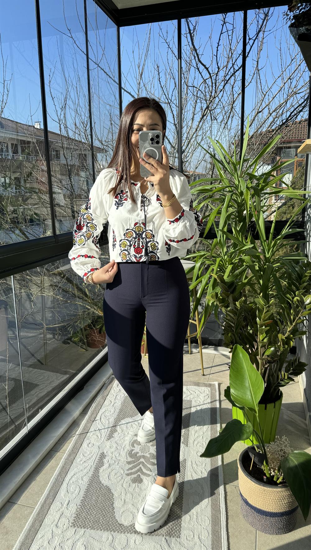 İşlemeli Nakışlı Gömlek Kırmızı