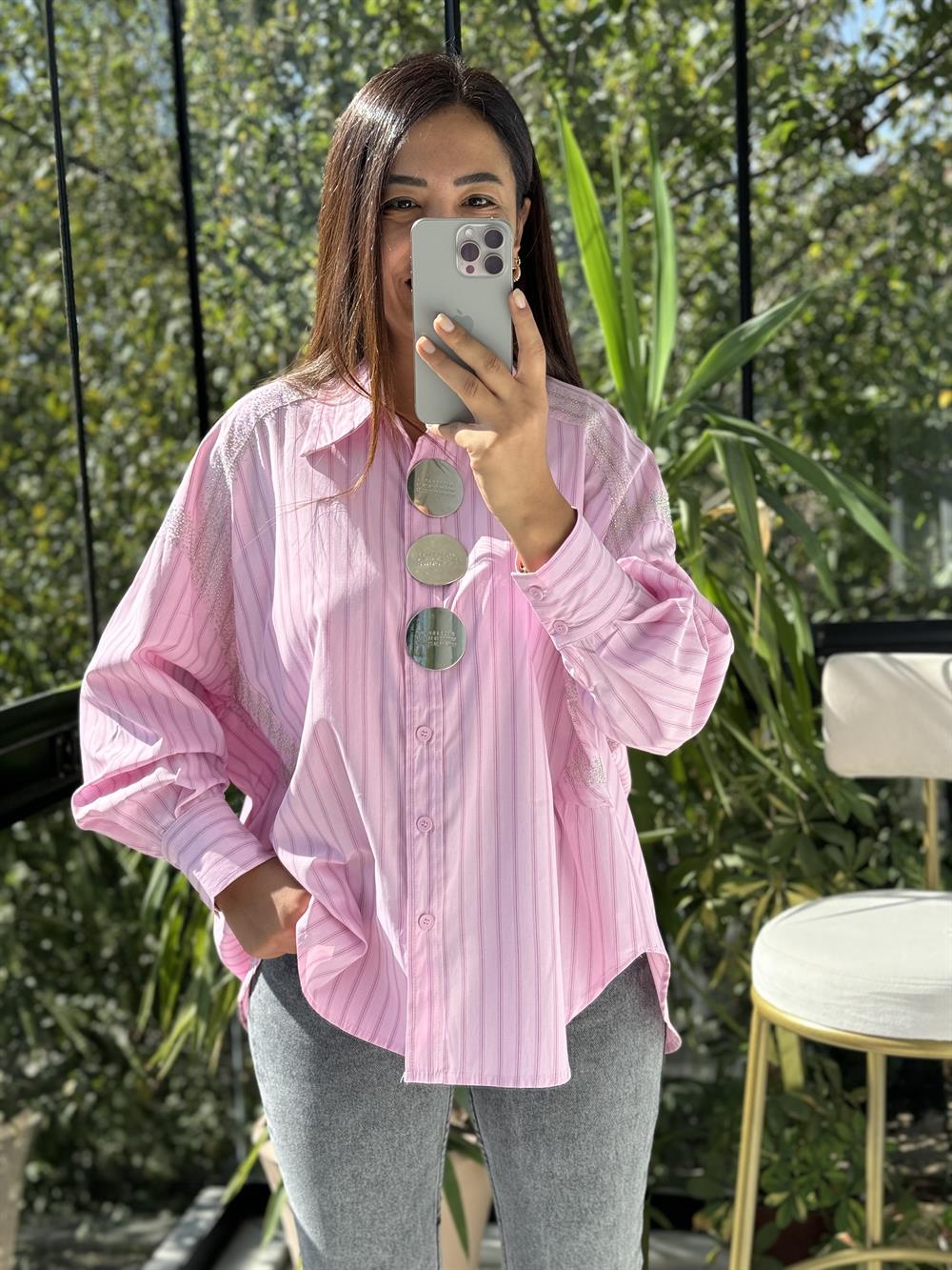 İthal Çizgili Broşlu Gömlek Pembe