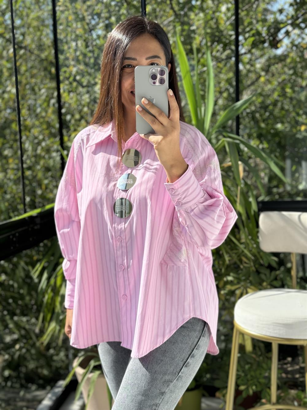 İthal Çizgili Broşlu Gömlek Pembe