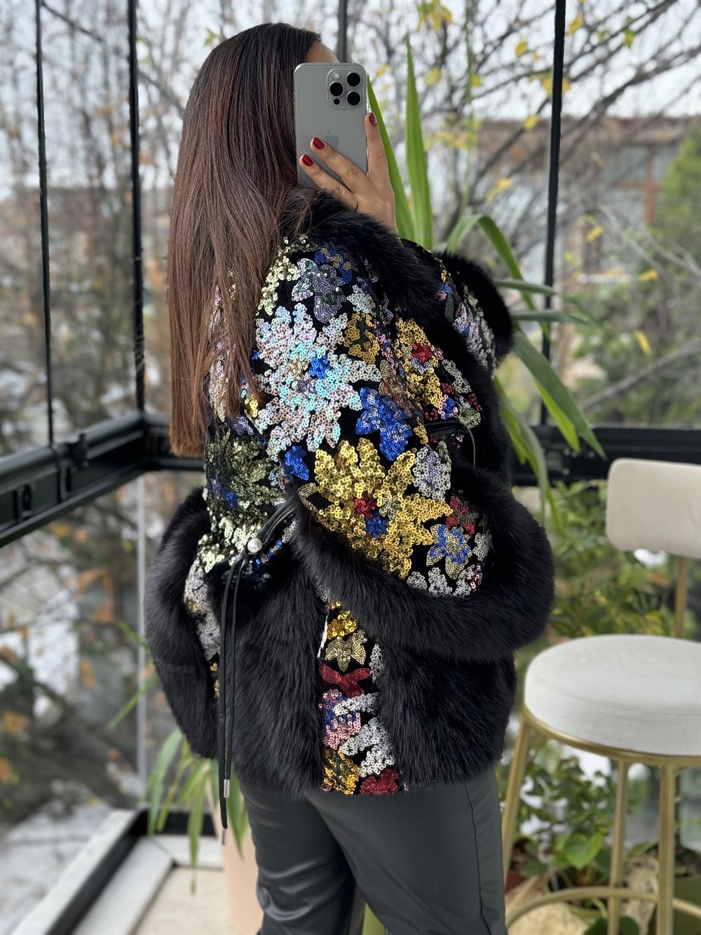 İthal Deri Bağlama Detaylı Renkli Payetli Kürk Siyah