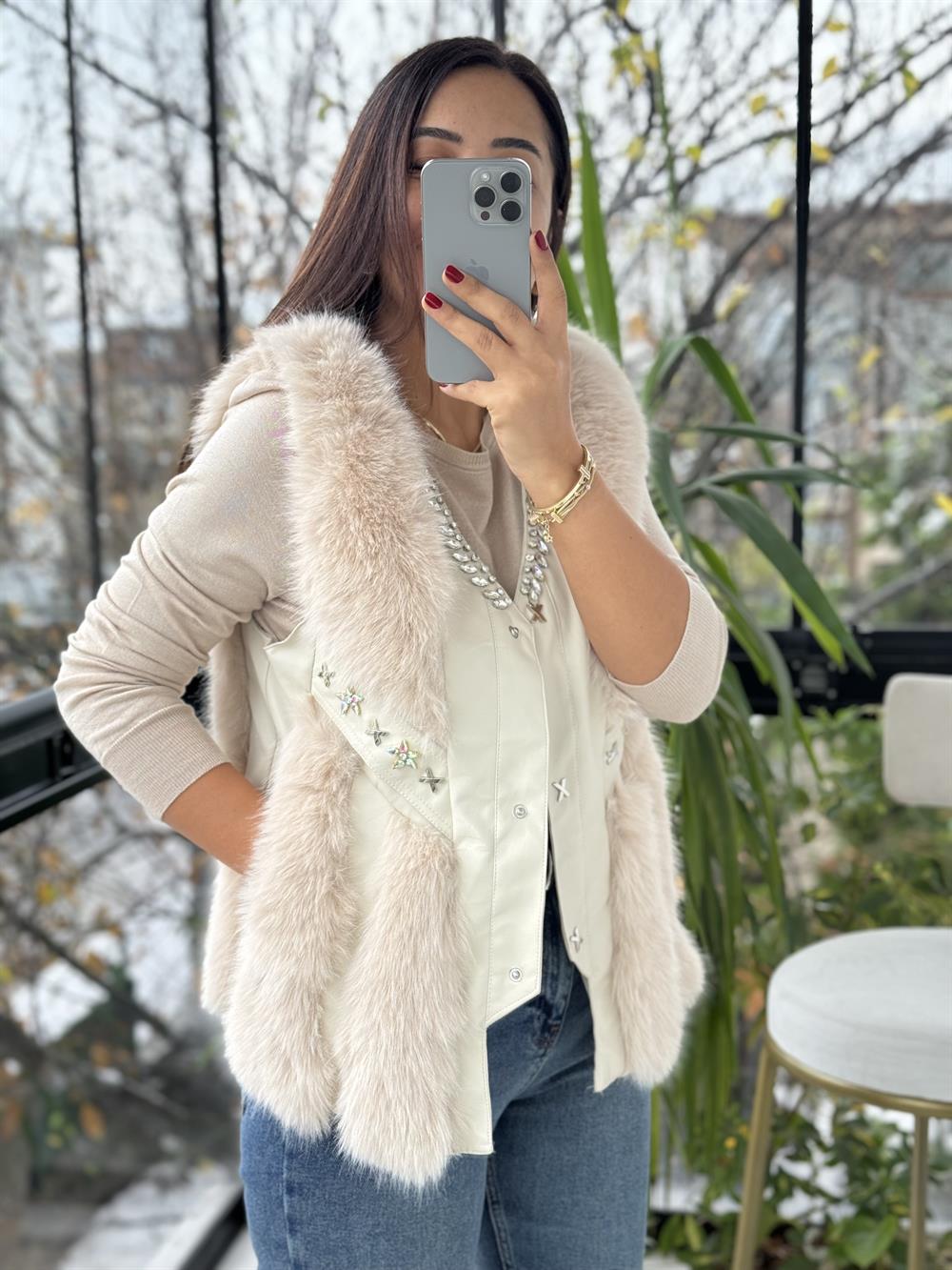 İthal Deri Ve Taş Detaylı Kürklü Yelek Bej