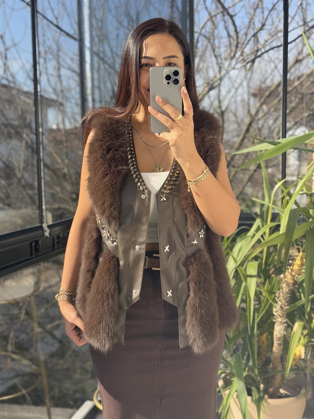 İthal Deri Ve Taş Detaylı Kürklü Yelek Kahve