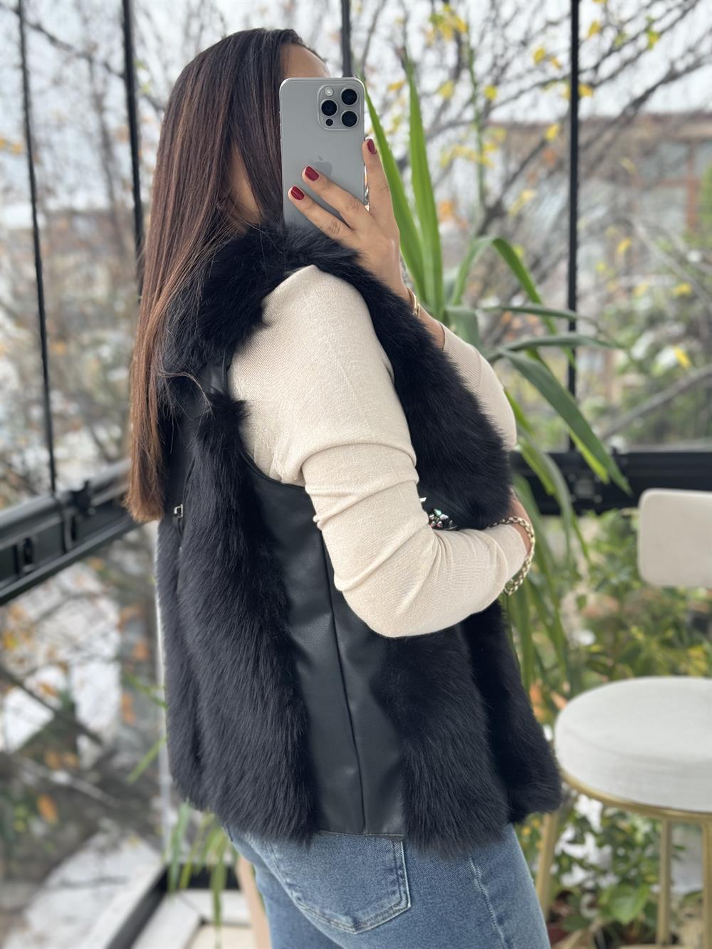 İthal Deri Ve Taş Detaylı Kürklü Yelek Siyah