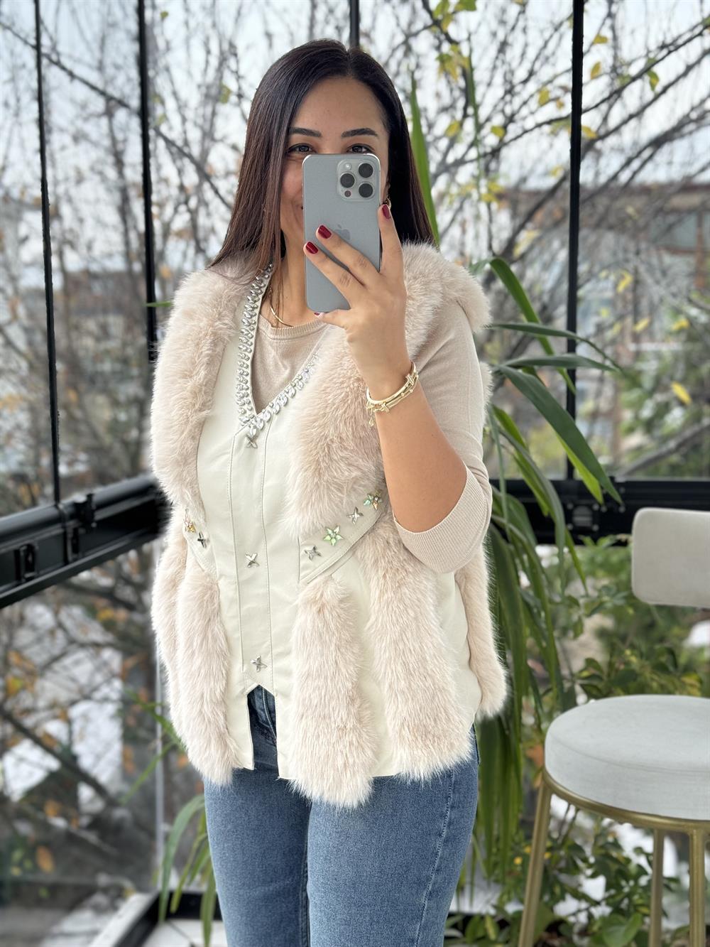 İthal Deri Ve Taş Detaylı Kürklü Yelek Bej