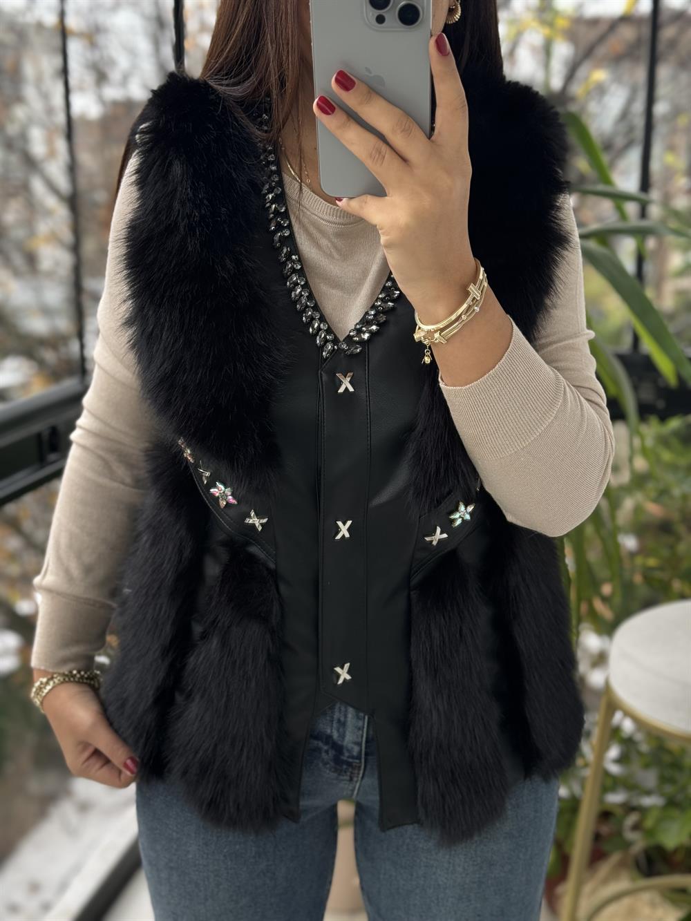 İthal Deri Ve Taş Detaylı Kürklü Yelek Siyah