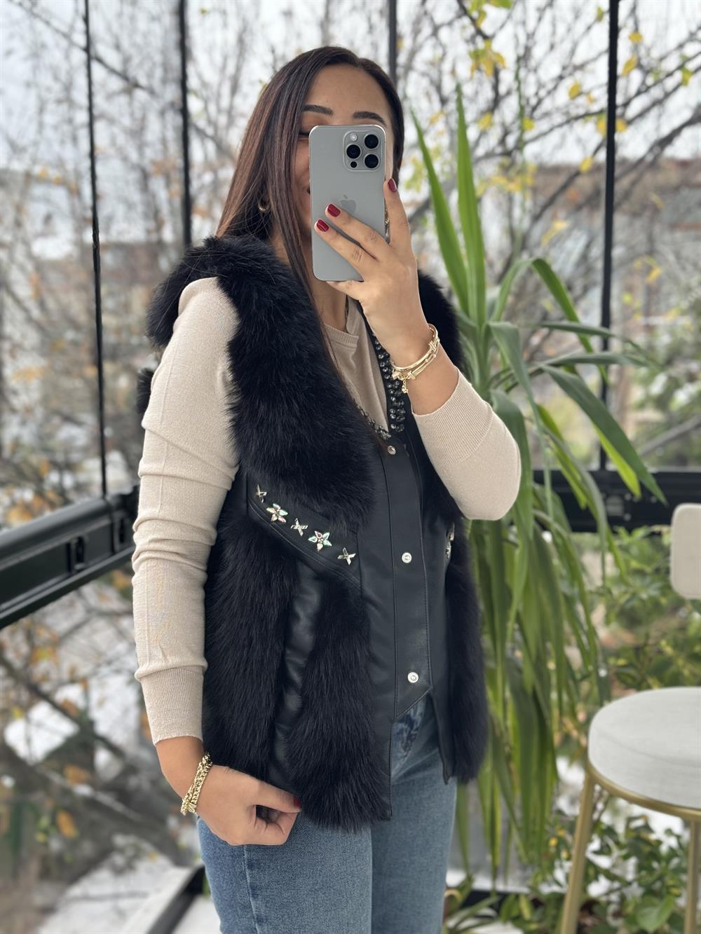 İthal Deri Ve Taş Detaylı Kürklü Yelek Siyah