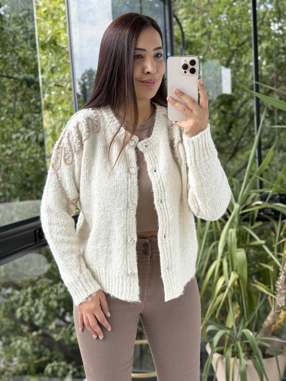 İthal Dokuma Kumaş Omuzları İncili Hırka Ekru