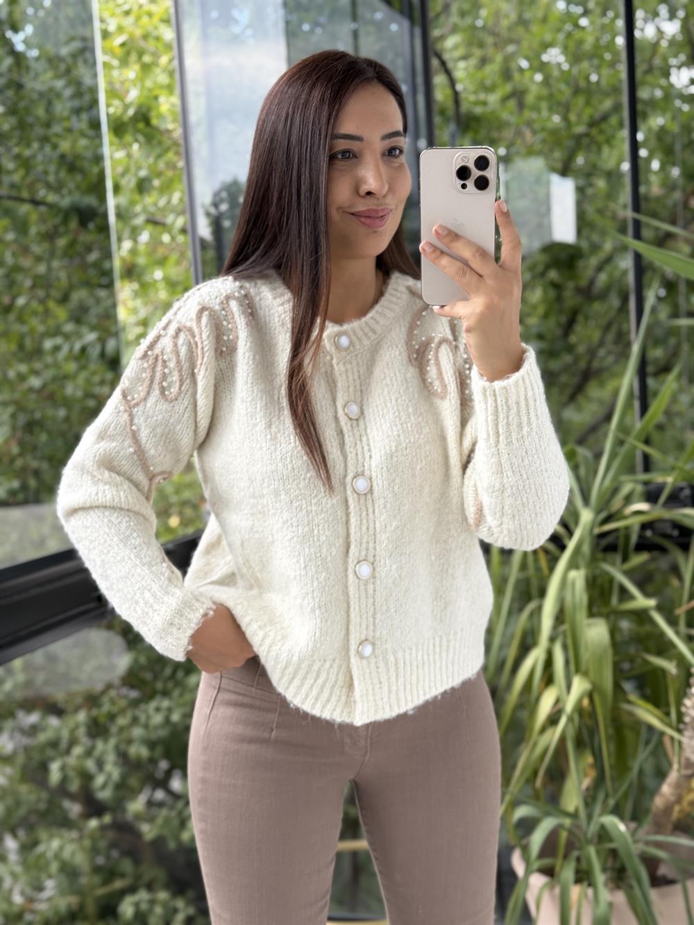 İthal Dokuma Kumaş Omuzları İncili Hırka Ekru