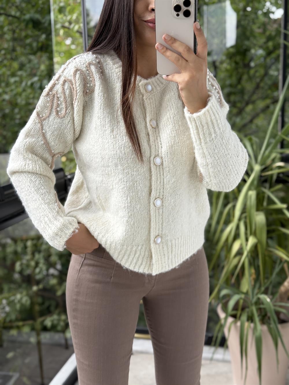 İthal Dokuma Kumaş Omuzları İncili Hırka Ekru