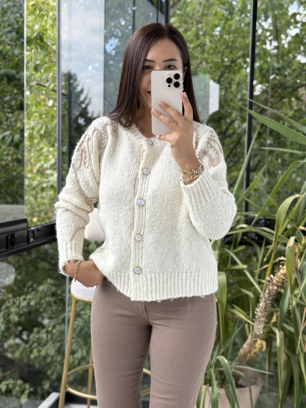 İthal Dokuma Kumaş Omuzları İncili Hırka Ekru