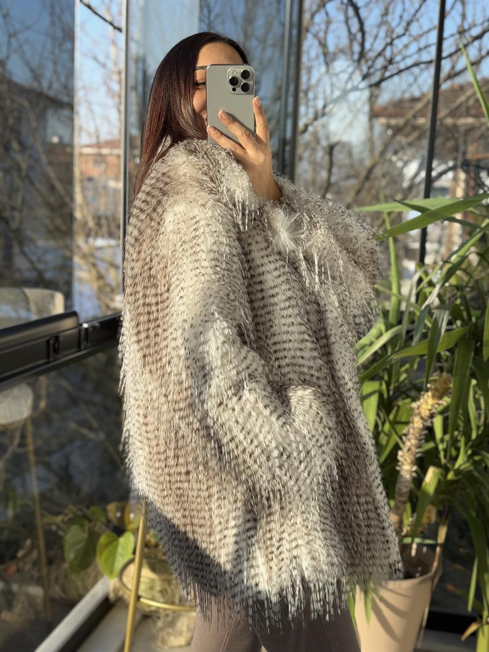 İthal Kürklü Püsküllü Mont Bej