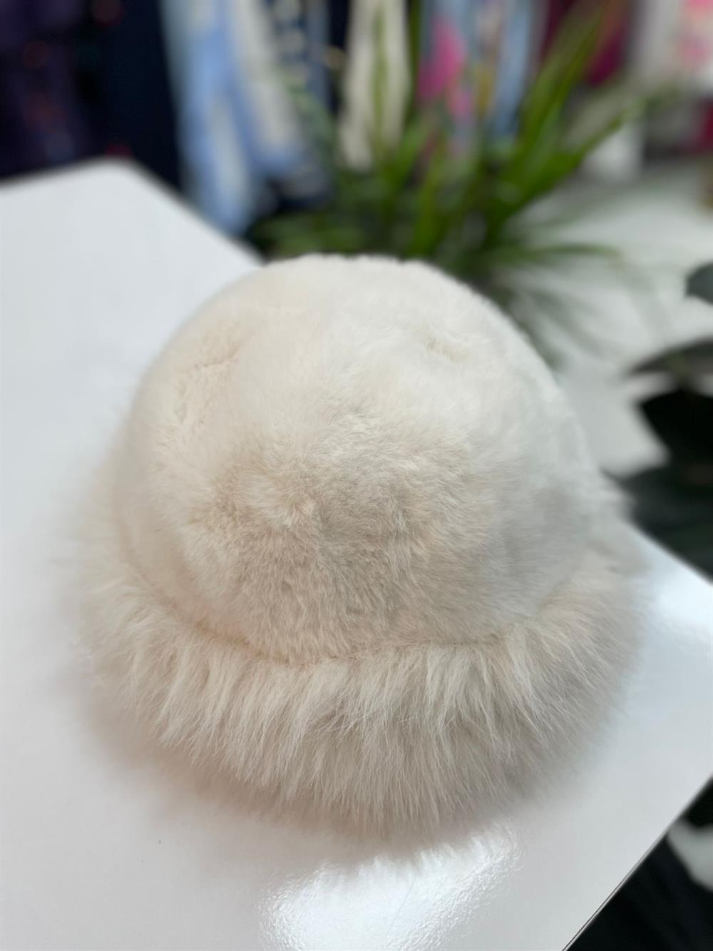 İthal Kürklü Şapka Kırık Beyaz