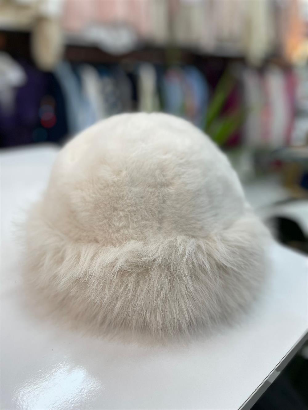 İthal Kürklü Şapka Kırık Beyaz