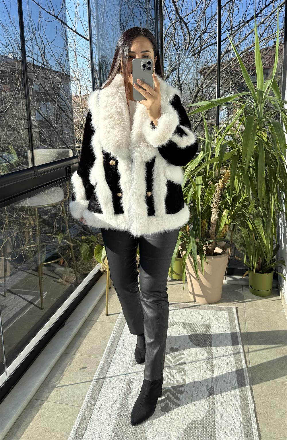 İthal Önü Cepli Kürk Mont Siyah-Beyaz