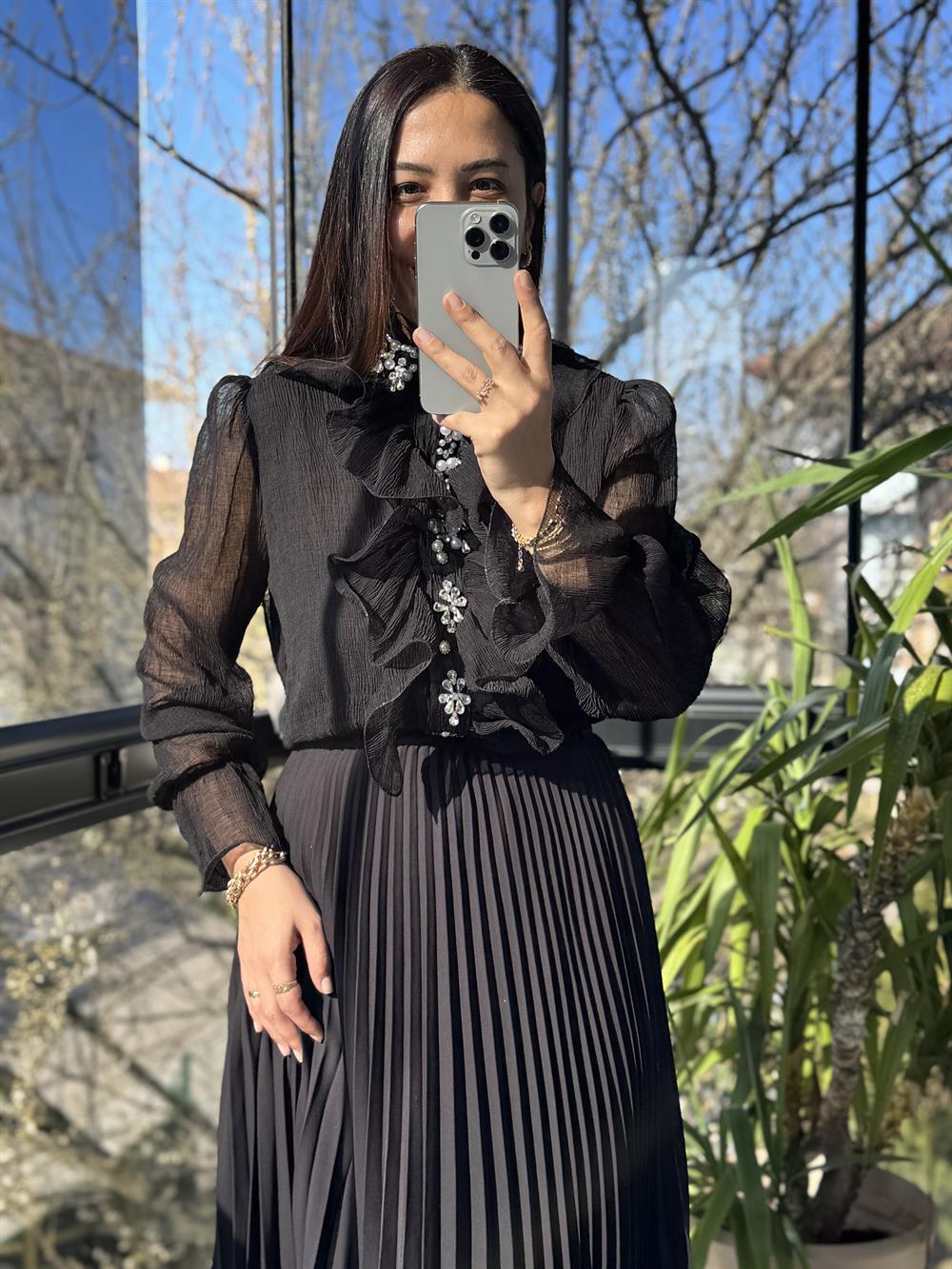 İthal Önü Fırfırlı Taşlı Gömlek Siyah