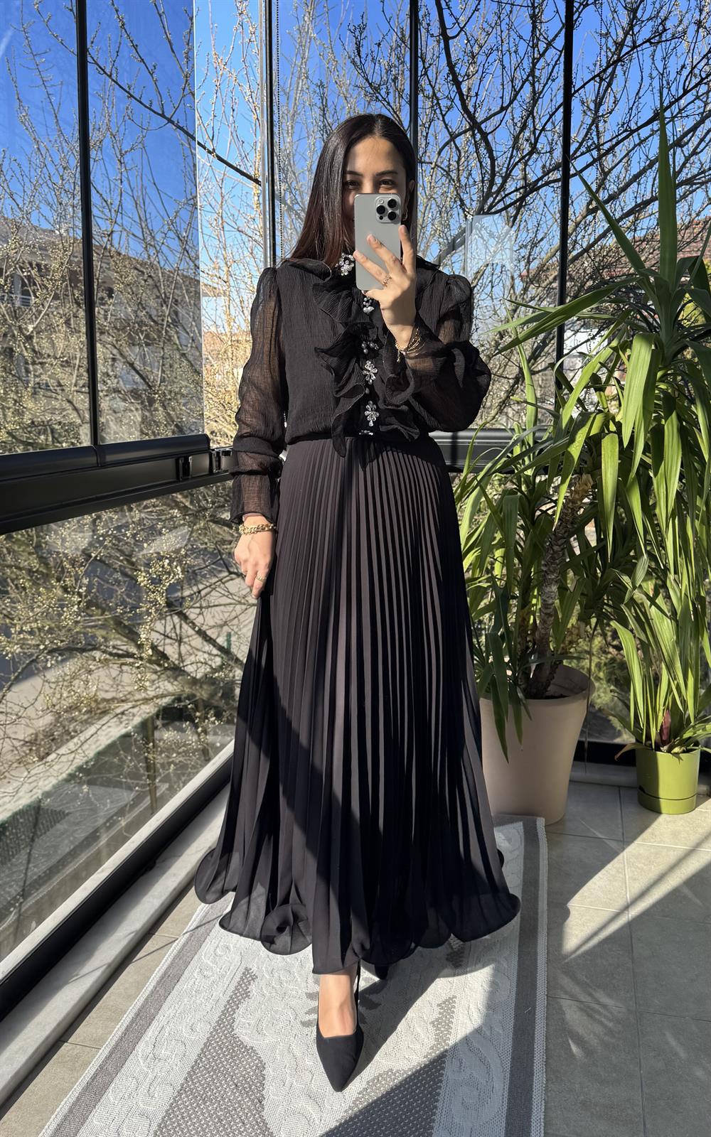 İthal Önü Fırfırlı Taşlı Gömlek Siyah