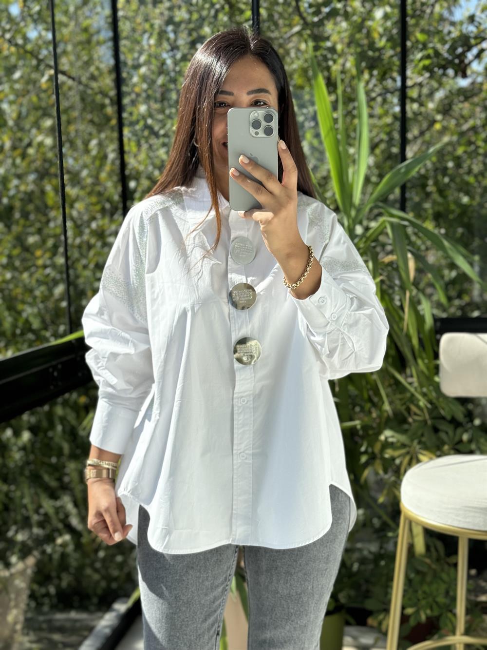 İthal Pullu Broş Detaylı Gömlek Beyaz