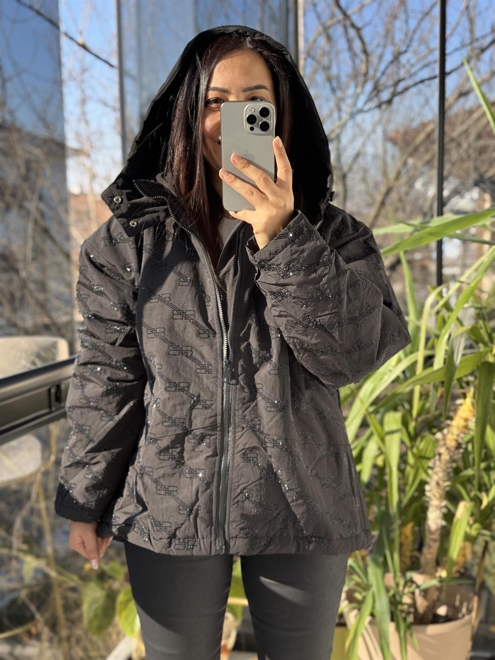 İthal Taşlı Şişme Mont Siyah