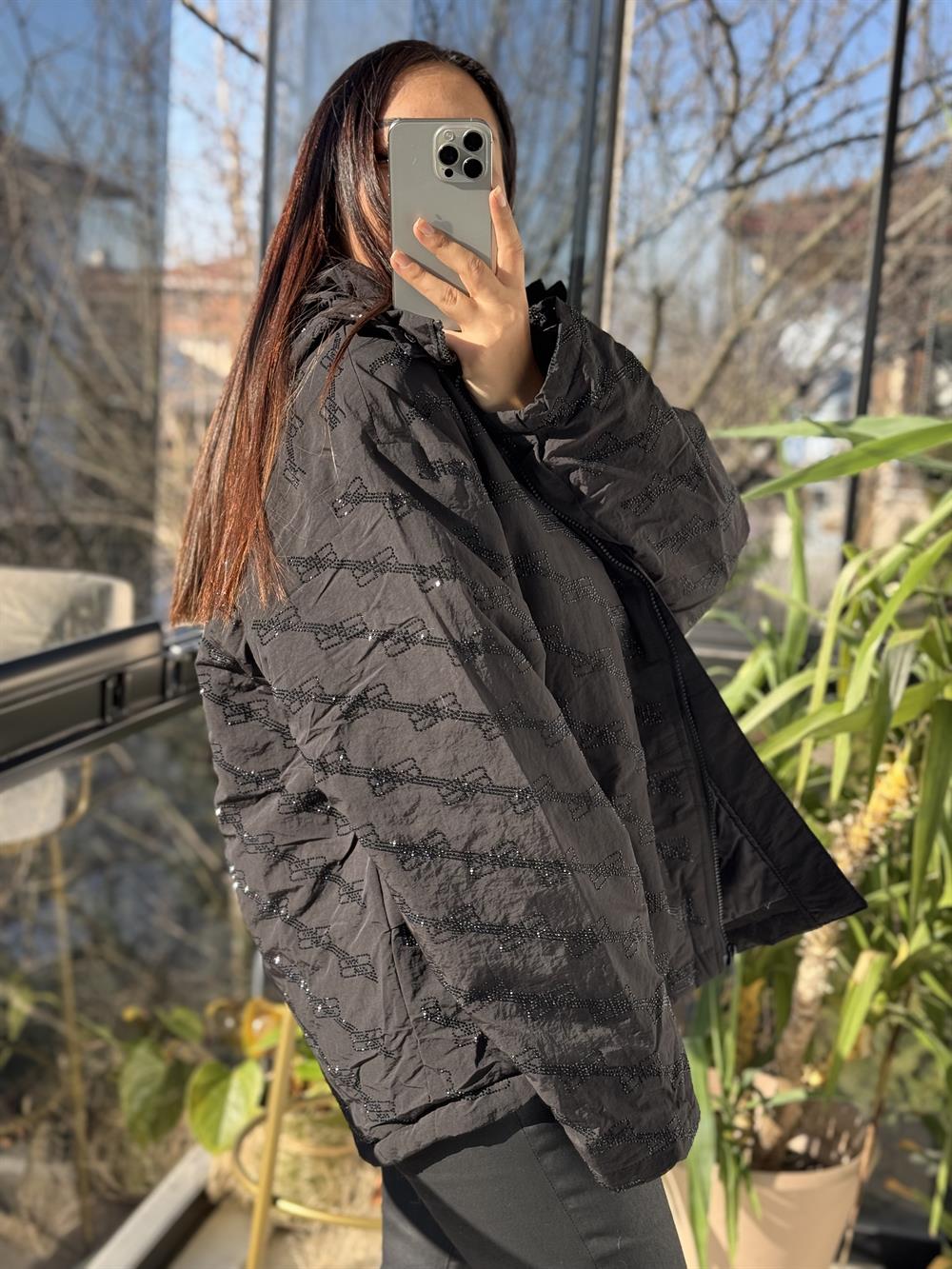 İthal Taşlı Şişme Mont Siyah